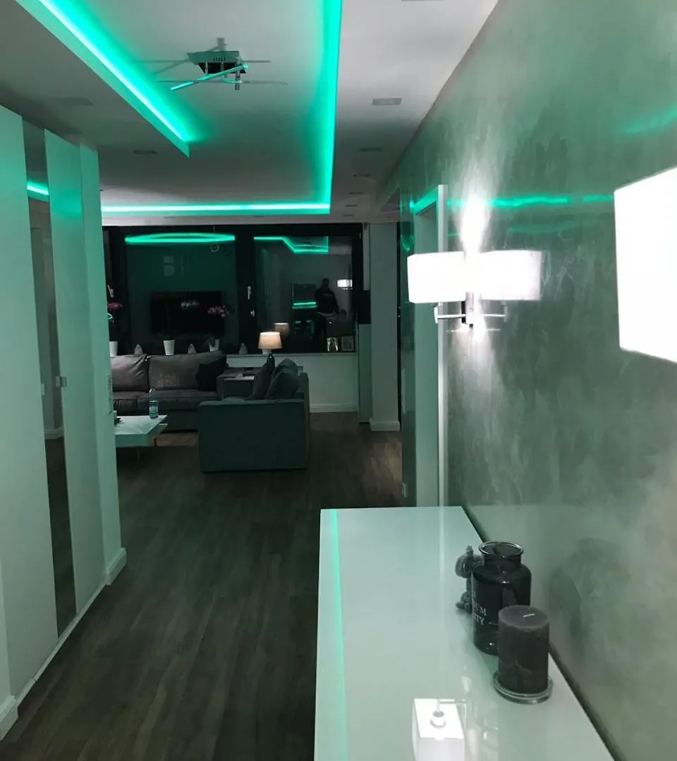 Wie Zuhause , Keine Party, 2 Erwachsene Düsseldorf 0*,  Tyskland